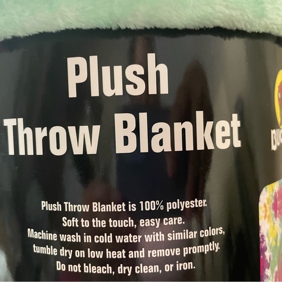 Buc-ees Plush Throw Blanket - Picture 5 of 5
